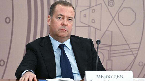 Trump’ın BRICS’i destekleyenlere tarife tehdidini değerlendiren Medvedev: Birlik otorite kazanıyor